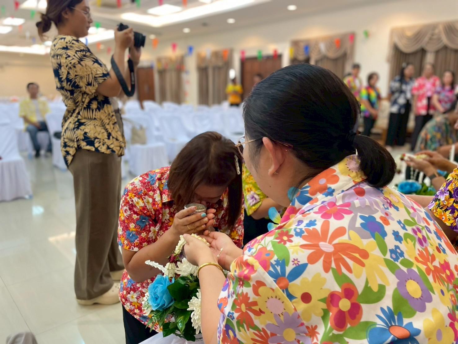 372. วันที่ 26 เมษายน 2568 สาขาการบริหารการศึกษา ได้จัดกิจกรรมรดน้ำดำหัวคณาจารย์ระดับบัณฑิตศึกษา ประจำสาขาการบริหารการศึกษา ณ ห้องประชุมครุร่มสัก 1 ชั้น 3 อาคารคณะครุศาสตร์